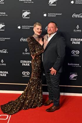 RADIO REGENBOGEN AWARD 2024. Melanie Müller und ihr Lebensgefährte Andreas Kunz anläßlich der Verleihung des Medienpreises aus Baden-Württemberg Radio Regenbogen Award am 19.04.2024 im Europapark Rust. 20240419MWI127442