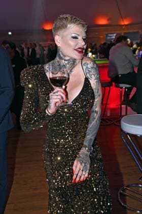 RADIO REGENBOGEN AWARD 2024. Melanie Müller anläßlich der Verleihung des Medienpreises aus Baden-Württemberg Radio Regenbogen Award am 19.04.2024 im Europapark Rust. 20240419MWI128016