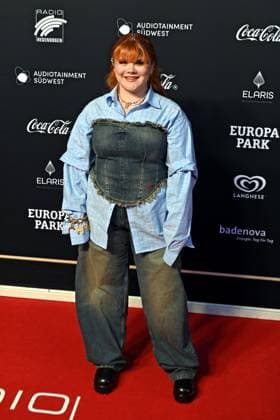 RADIO REGENBOGEN AWARD 2024. LOI ( Leonie Greiner ) anläßlich der Verleihung des Medienpreises aus Baden-Württemberg Radio Regenbogen Award am 19.04.2024 im Europapark Rust. 20240419MWI126911