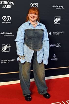 RADIO REGENBOGEN AWARD 2024. LOI ( Leonie Greiner ) anläßlich der Verleihung des Medienpreises aus Baden-Württemberg Radio Regenbogen Award am 19.04.2024 im Europapark Rust. 20240419MWI126935