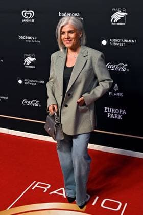 RADIO REGENBOGEN AWARD 2024. Birgit Schrowange anläßlich der Verleihung des Medienpreises aus Baden-Württemberg Radio Regenbogen Award am 19.04.2024 im Europapark Rust. 20240419MWI127671