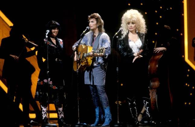 LINDA RONSTADT AND EMMYLOU HARRIS AND DOLLY PARTON, CIRCA 1987. LINDA RONSTADT AND EMMYLOU HARRIS AND DOLLY PARTON, CIRCA 1987. ,  Copyright: xAnastasiaxPantsiosx xAvalonx 0546361353