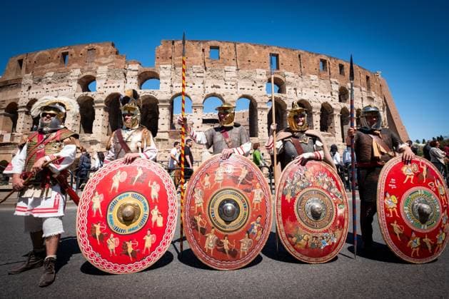 News Themen der Woche KW16 News Bilder des Tages April 21, 2024, Rome, Rm, Italy: On its 2777th anniversary, Roman citizens celebrate the birthday of the Eternal City with a costumed parade and the re-enactments of ancient Roman rituals. Rome Italy - ZUMAg256 20240421_znp_g256_001 Copyright: xMarcoxDixGianvitox