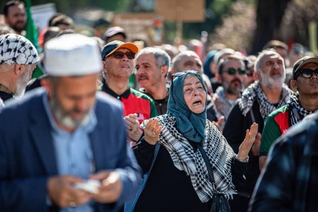 News Themen der Woche KW16 News Bilder des Tages April 21, 2024, Istanbul, Turkey: People praying for Palestine were seen in front of the Hagia Sophia Mosque. A march was organized by the Human Rights and Freedoms (IHH) Humanitarian Aid Foundation and the International Freedom Flotilla from Beyazit Square to the Hagia Sophia Mosque. Istanbul Turkey - ZUMAs197 20240421_aaa_s197_408 Copyright: xOnurxDogmanx
