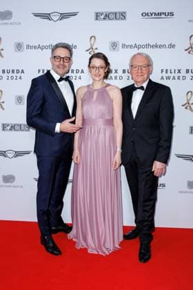 Gala - Felix Burda Award Carsten Frederik Buchert, Susanna Zsoter und Heinz Spengler bei der Felix Burda Award Gala im Hotel Adlon Kempinskil am 21.04.2024 in Berlin. Copyright: xEventpressxKochanx