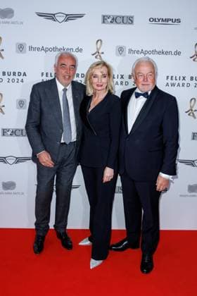 Gala - Felix Burda Award Hans-Reiner Schröder, Annette Marberth-Kubick und Wolfgang Kubicki bei der Felix Burda Award Gala im Hotel Adlon Kempinskil am 21.04.2024 in Berlin. Copyright: xEventpressxKochanx
