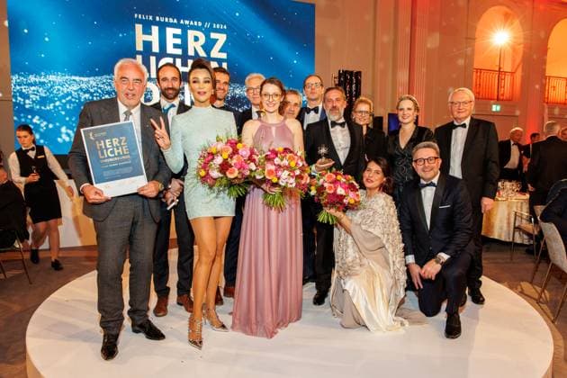 Gala - Felix Burda Award Hans-Reiner Schröder, Verona Pooth, Susanna Zsoter, Vince Ebert, Elena Uhlig, Carsten Frederik Buchert, und Heinz Spengler bei der Felix Burda Award Gala im Hotel Adlon Kempinskil am 21.04.2024 in Berlin. Copyright: xEventpressxKochanx