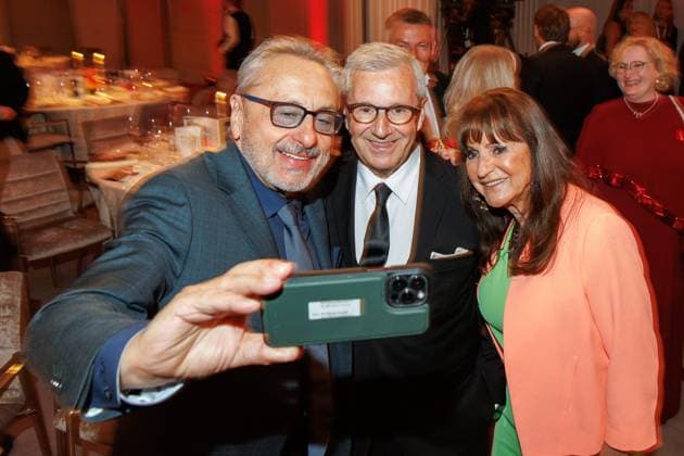 Gala - Felix Burda Award Wolfgang Stumph, Jan Hofer und Christine Stumph bei der Felix Burda Award Gala im Hotel Adlon Kempinskil am 21.04.2024 in Berlin. Copyright: xEventpressxKochanx