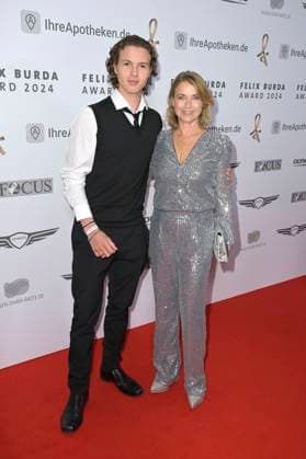 Tina Ruland mit Sohn Jahvis Rahmoune bei der 19. Verleihung des Felix Burda Award 2024 im Hotel Adlon Kempinski. Berlin, 21.04.2024