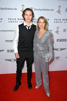 Tina Ruland mit Sohn Jahvis Rahmoune bei der 19. Verleihung des Felix Burda Award 2024 im Hotel Adlon Kempinski. Berlin, 21.04.2024
