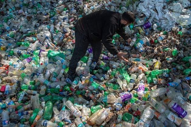 April 22, 2024, Srinagar, India: A worker sorts and collects plastic waste for recycling during the World Earth Day in Srinagar. World Earth Day is celebrated annually worldwide on April 22 to raise awareness about the environment. The theme for Earth Day 2024 is Planet vs Plastics. This theme emphasizes the need for collective action to repair and heal the planet s ecosystems, combat climate change, and preserve biodiversity. Srinagar India - ZUMAs197 20240422_aaa_s197_010 Copyright: xFaisalxBashirx
