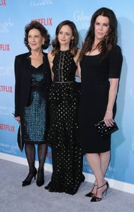 Premiere Of Netflix s Gilmore Girls: A Year In The Life 18 November 2016 - Westwood, California. Kelly Bishop, Alexis Bledel, Lauren Graham. Premiere Of Netflix s Gilmore Girls: A Year In The Life held at the Regency Bruin Theatre. Photo Credit: Birdie Thompson AdMedia Westwood CA United States EDITORIAL USE ONLY  Copyright: xx BirdiexThompsonx admphotostwo306965
