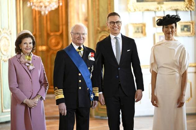 (L-R) Queen Silvia of Sweden and King Carl XVI Gustaf of Sweden pose with President of Finland Alexander Stubb and Mrs. Suzanne Innes-Stubb for a photo during an official welcoming ceremony at the Royal Palace in Stockholm on April 23, 2024. President Alexander Stubb pays a two-day state visit to Sweden. Stockholm Sweden  Copyright: xHeikkixSaukkomaax LKFTJ20240423115248BXAT