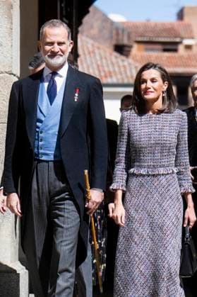 König Felipe VI. von Spanien und Königin Letizia von Spanien bei der Verleihung des Premio Miguel de Cervantes für Literatur an Luis Mateo Diez in der Universidad de Alcala. Alcala de Henares, 23.04.2024