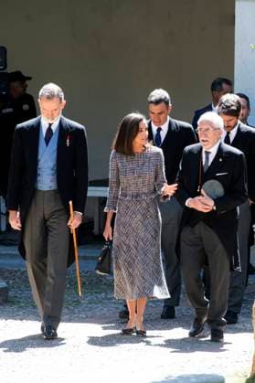 König Felipe VI. von Spanien, Königin Letizia von Spanien und Luis Mateo Diez bei der Verleihung des Premio Miguel de Cervantes für Literatur an Luis Mateo Diez in der Universidad de Alcala. Alcala de Henares, 23.04.2024