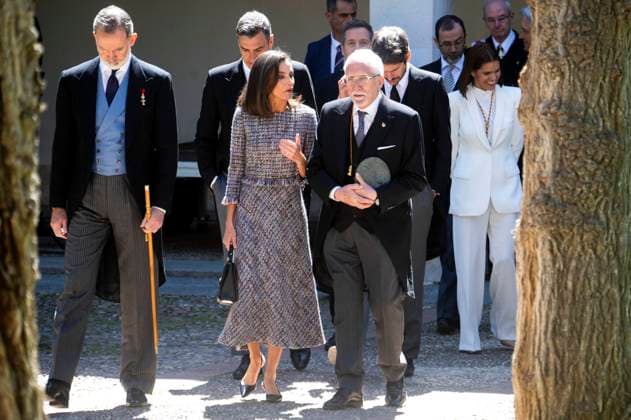 König Felipe VI. von Spanien, Königin Letizia von Spanien und Luis Mateo Diez bei der Verleihung des Premio Miguel de Cervantes für Literatur an Luis Mateo Diez in der Universidad de Alcala. Alcala de Henares, 23.04.2024