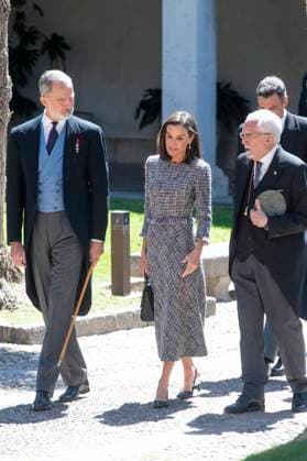 König Felipe VI. von Spanien, Königin Letizia von Spanien und Luis Mateo Diez bei der Verleihung des Premio Miguel de Cervantes für Literatur an Luis Mateo Diez in der Universidad de Alcala. Alcala de Henares, 23.04.2024