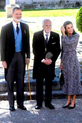 König Felipe VI. von Spanien, Königin Letizia von Spanien und Luis Mateo Diez bei der Verleihung des Premio Miguel de Cervantes für Literatur an Luis Mateo Diez in der Universidad de Alcala. Alcala de Henares, 23.04.2024