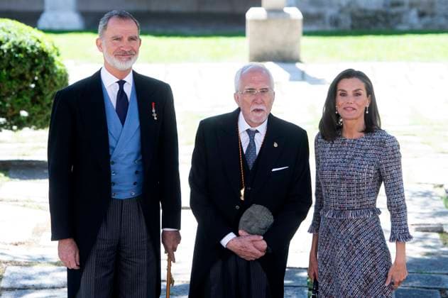 König Felipe VI. von Spanien, Königin Letizia von Spanien und Luis Mateo Diez bei der Verleihung des Premio Miguel de Cervantes für Literatur an Luis Mateo Diez in der Universidad de Alcala. Alcala de Henares, 23.04.2024