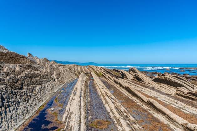 Creative Highlights World Beautiful landscape of the Flysch Basque Coast geopark in Zumaia, Gipuzkoa *** Beautiful Landscape of The Flysch Basque Coast Geopark in Zumaia, Gipuzkoa Copyright: imageBROKER/UnaixHuizi ibxuhu10485487.jpg