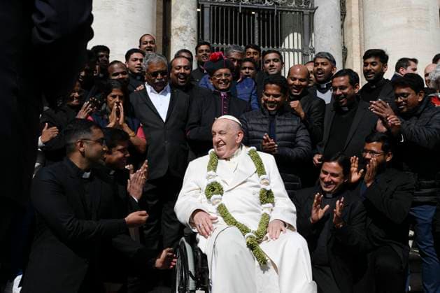 Entertainment Themen der Woche KW17 Entertainment Bilder des Tages ITALY - POPE FRANCIS PRESIDES THE WEEKLY GENERAL AUDIENCE AT PAUL VI HALL IN THE VATICAN - 2024 4 24 NO LIBRI Italy, Rome, Vatican, 2024 4 24.Pope Francis during the weekly general audience in Saint Peter s Square, Vatican City Photograph by Vatican Media Catholic Press Photo s. RESTRICTED TO EDITORIAL USE - NO MARKETING - NO ADVERTISING CAMPAIGNS. VATICAN VATICAN  Copyright: xIPA ABACAx