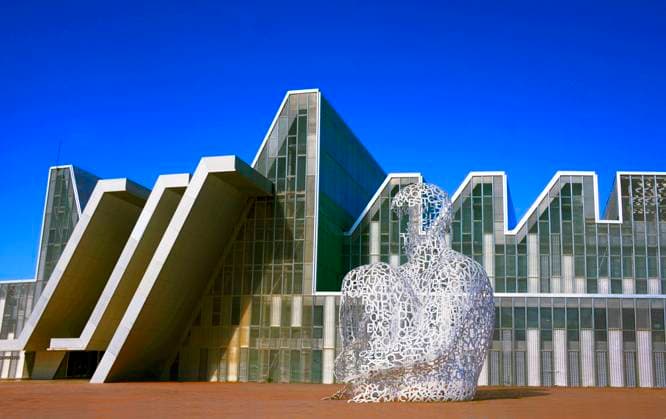 Creative Highlights World Kongresszentrum Zaragoza und Skulptur Alma del Ebro, Spanien, Aragon, Zaragoza Zaragoza Congress Centre and Alma del Ebro sculpture, Spain, Aragon, Zaragoza BLWS707940 *** Congress Center Zaragoza and Sculpture Alma Del Ebro, Spain, Aragon, Zaragoza Zaragoza Congress Centre and Alma Del Ebro sculpture, Spain, Aragon, Zaragoza BLWS707940 Copyright: xblickwinkel P.xRoyerx