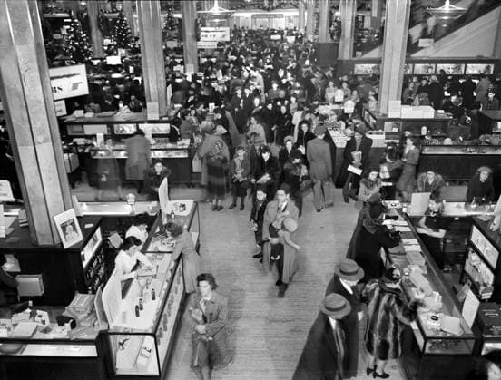 High angle view of customers in R.H. Macy department store week before Christmas, New York City, New York, USA, Marjory Collins, U.S. Office of War Information, December 1942  Copyright: xCircaxImagesx ghi-circa12471