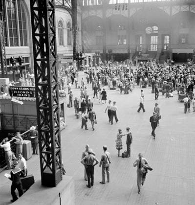 Main concourse, Pennsylvania Station, New York City, New York, USA, Marjory Collins, U.S. Office of War Information, August 1942  Copyright: xCircaxImagesx ghi-circa12473