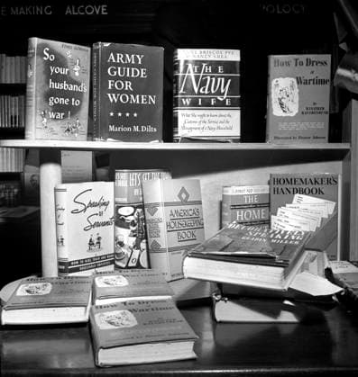 Selection of books on display at Christmas time during World War II, R.H. Macy and Company, New York City, New York, USA, Marjory Collins, U.S. Office of War Information, December 1942  Copyright: xCircaxImagesx ghi-circa12498