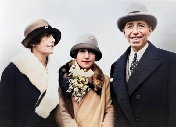 Archivbilder der Woche KW17 French jeweler Pierre Cartier with wife Elma Rumsey Cartier (left), and daughter Marion Rumsey Cartier (center), Bain News Service, 1926  Copyright: xCircaxImagesx ghi-circa12608