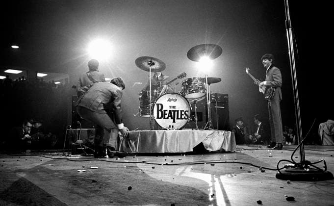 Archivbilder der Woche KW17 English rock and roll band The Beatles on stage during performance, Washington Coliseum, Washington, D.C., USA, Marion S. Trikosko, U.S. News & World Report Magazine Photograph Collection, February 11, 1964  Copyright: xCircaxImagesx ghi-circa12623