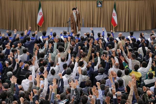 News Themen der Woche KW17 News Bilder des Tages April 24, 2024, Tehran, Iran: Iranian Supreme Leader Ayatollah ALI KHAMENEI meeting with a group of workers in Tehran. Tehran Iran - ZUMAi98_ 20240424_zih_i98_021 Copyright: xIranianxSupremexLeader SxOfficex