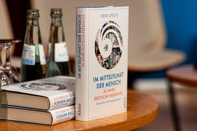 50 Jahre Deutsche Krebshilfe - Podiumsdiskussion Wie Mildred Scheel und die Deutsche Krebshilfe Geschichte schrieben und Lesung zum Buch Im Mittelpunkt der Mensch (Dr. Heike Specht) im Haus der Geschichte in Bonn. 24.04.2024 Bonn Gronau NRW Deutschland Copyright: xBonn.digitalx xMarcxJohnx