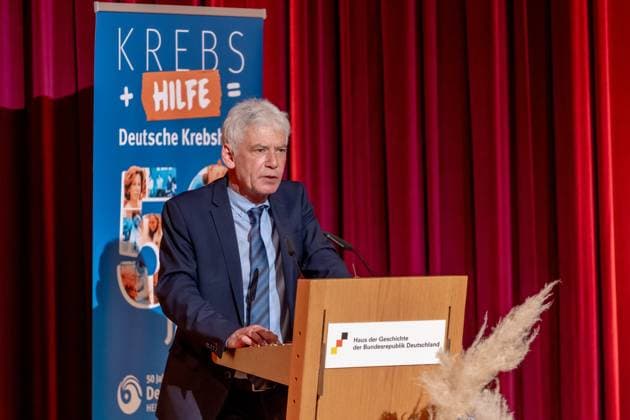 Grußwort von Vorstandsvorsitzender Gerd NETTEKOVEN (Deutsche Krebshilfe) - 50 Jahre Deutsche Krebshilfe - Podiumsdiskussion Wie Mildred Scheel und die Deutsche Krebshilfe Geschichte schrieben und Lesung zum Buch Im Mittelpunkt der Mensch (Dr. Heike Specht) im Haus der Geschichte in Bonn 24.04.2024 Bonn Gronau NRW Deutschland Copyright: xBonn.digitalx xMarcxJohnx