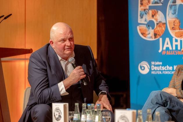 Moderator, Journalist und Autor Jörg THADEUSZ - 50 Jahre Deutsche Krebshilfe - Podiumsdiskussion Wie Mildred Scheel und die Deutsche Krebshilfe Geschichte schrieben und Lesung zum Buch Im Mittelpunkt der Mensch (Dr. Heike Specht) im Haus der Geschichte in Bonn 24.04.2024 Bonn Gronau NRW Deutschland Copyright: xBonn.digitalx xMarcxJohnx