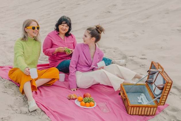 Happy family enjoying picnic together on sand model released, Symbolfoto, VSNF01877