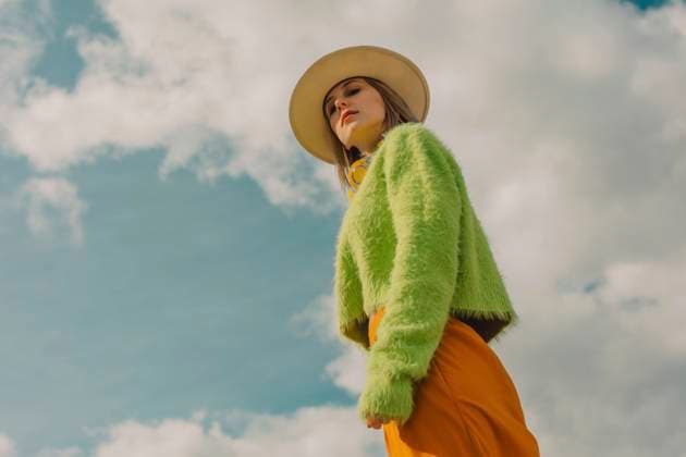 Creative Highlights Symbolbilder Woman wearing hat and standing under cloudy sky model released, Symbolfoto, VSNF01886