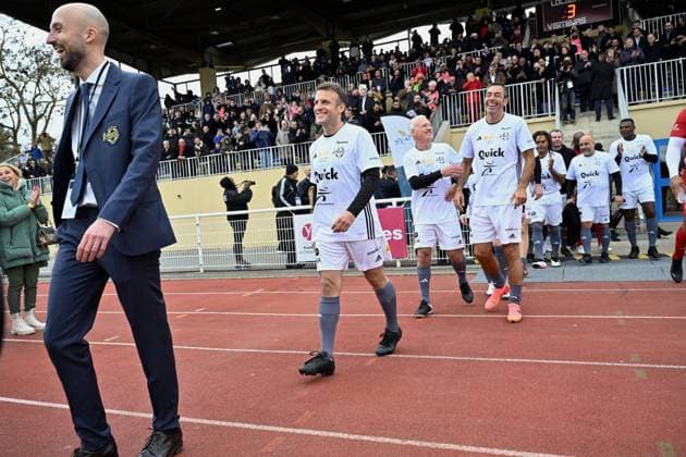 Macron Takes Part In Charity Football Match - Plaisir President Emmanuel Macron arrives to participate in the Varietes Club charity football match to benefit children in hospital, in Bernard Giroux stadium, in Plaisir, outside Paris, France on April 24, 2024. Photo by Eric Tschaen Pool ABACAPRESS.COM Plaisir IDF France  Copyright: xTschaenxEric Pool ABACAx