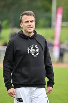 Macron Takes Part In Charity Football Match - Plaisir President Emmanuel Macron warms up prior to the Varietes Club charity football match to benefit children in hospital, in Bernard Giroux stadium, in Plaisir, outside Paris, France on April 24, 2024. Photo by Eric Tschaen Pool ABACAPRESS.COM Plaisir IDF France  Copyright: xTschaenxEric Pool ABACAx