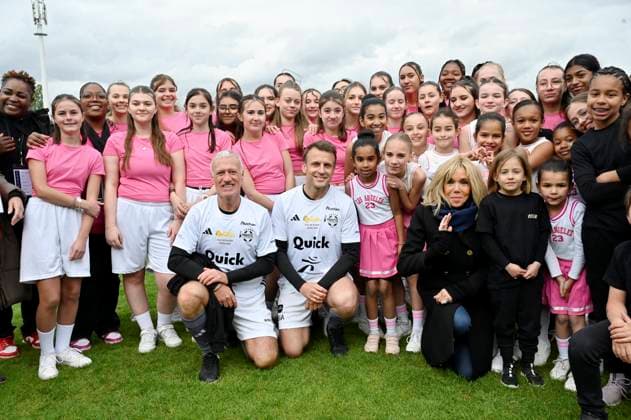 Macron Takes Part In Charity Football Match - Plaisir President Emmanuel Macron, president s wife Brigitte Macron, France s head coach Didier Deschamps pose for a photo with children during the Varietes Club charity football match to benefit children in hospital, in Bernard Giroux stadium, in Plaisir, outside Paris, France on April 24, 2024. Photo by Eric Tschaen Pool ABACAPRESS.COM Plaisir IDF France  Copyright: xTschaenxEric Pool ABACAx
