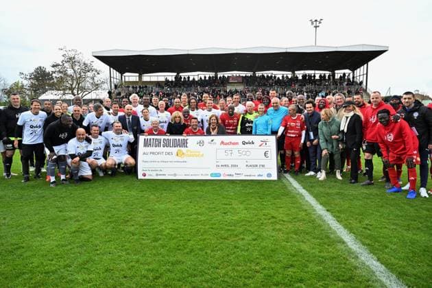 Macron Takes Part In Charity Football Match - Plaisir President Emmanuel Macron, president s wife Brigitte Macron France s head coach Didier Deschamps pose with participants as they hold a charitable donation check at the end of the Varietes Club charity football match to benefit children in hospital, in Bernard Giroux stadium, in Plaisir, outside Paris, France on April 24, 2024. Photo by Eric Tschaen Pool ABACAPRESS.COM Plaisir IDF France  Copyright: xTschaenxEric Pool ABACAx