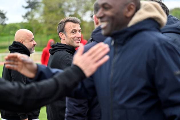 Macron Takes Part In Charity Football Match - Plaisir President Emmanuel Macron warms up prior to the Varietes Club charity football match to benefit children in hospital, in Bernard Giroux stadium, in Plaisir, outside Paris, France on April 24, 2024. Photo by Eric Tschaen Pool ABACAPRESS.COM Plaisir IDF France  Copyright: xTschaenxEric Pool ABACAx