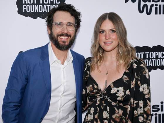 April 24, 2024, Los Angeles, California, USA: Josh Groban and Natalie McQueen attend the 16th Annual Music Will Benefit. Los Angeles USA - ZUMAb173 20240424_aap_b173_060 Copyright: xBillyxBennightx