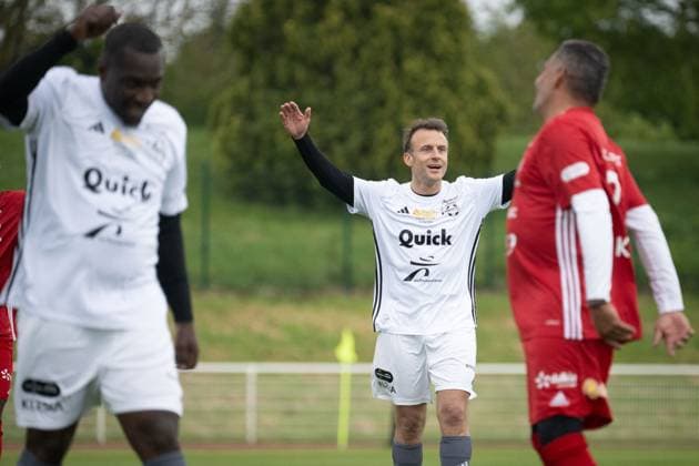 Macron Takes Part In Charity Football Match - Plaisir President Emmanuel Macron during the Varietes Club charity football match to benefit children in hospital, in Bernard Giroux stadium, in Plaisir, outside Paris, France on April 24, 2024. Photo by Eric Tschaen Pool ABACAPRESS.COM Plaisir France  Copyright: xTschaenxEric Pool ABACAx