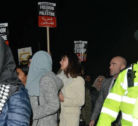 Model Bella Hadid joins an anti-Trump protest in London 172643, Model Bella Hadid joins an anti-Trump protest in London. London, United Kingdom - Friday December 8, 2017.,  Copyright: xPalacexLee,xPacificCoastNewsx xAvalonx 0533282728
