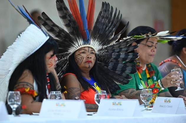 BRASÍLIA, DF - 25.04.2024: LULA RECEBE LIDERANÇAS INDÍGENAS - Photo, Indigenous leaders. This Thursday (25th) President Luiz Inácio Lula da Silva receives indigenous leaders at the plateau palace during the week of the Terra Livre camp. x2528111x  TonxMolina