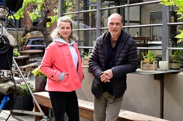 Cornelia Gröschel und Martin Brambach beim Fototermin am Set des ARD-Krimis Tatort: Schwesternliebe im Dresdner Kraftwerk Mitte. Dresden, 25.04.2024 *** Cornelia Gröschel and Martin Brambach at the photo shoot on the set of the ARD crime thriller Tatort Schwesternliebe at Dresdens Kraftwerk Mitte Dresden, 25 04 2024 Foto:xM.xWehnertx xFuturexImagex tatort_dresden_4425