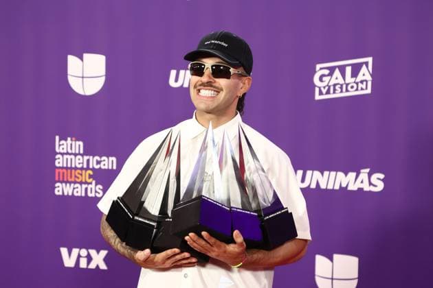Feid, winner of the Collaboration of the Year, Collaboration Crossover of the Year, Streaming Artist of the Year, Best Collaboration ? Urban, and Best Song ? Urban awards, poses in the press room during the 2024 Latin American Music Awards at the Grand Garden Arena at MGM Resort and Casino in Las Vegas, Nevada on Thursday, April 25, 2024.  LAV20240425189 JAMESxATOA