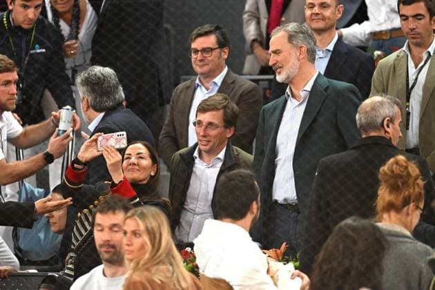King Felipe VI At The Mutua Madrid Open The mayor of Madrid, Jose Luis Martinez-Almeida, and King Felipe during Rafa Nadal s match at the Mutua Madrid Open, on April 27, 2024, in Madrid, Spain. Photo by Jose Oliva Europa Press ABACAPRESS.COM Madrid Spain  Copyright: xEuropaxPress ABACAx