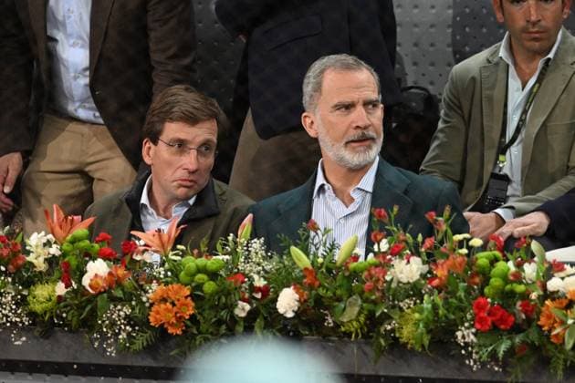 King Felipe VI At The Mutua Madrid Open The mayor of Madrid, Jose Luis Martinez-Almeida, and King Felipe during Rafa Nadal s match at the Mutua Madrid Open, on April 27, 2024, in Madrid, Spain. Photo by Jose Oliva Europa Press ABACAPRESS.COM Madrid Spain  Copyright: xEuropaxPress ABACAx